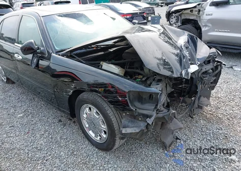 1998 Lincoln Town Car Signature из США, поврежденный, VIN 1LNFM82W6WY656238